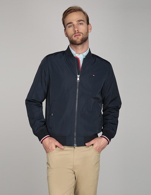 Chamarra Tommy Hilfiger azul marino con cierre en Liverpool