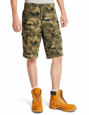 Bermuda Timberland verde con diseño camuflaje