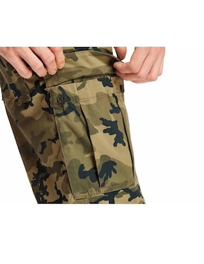 Bermuda Timberland verde con diseño camuflaje