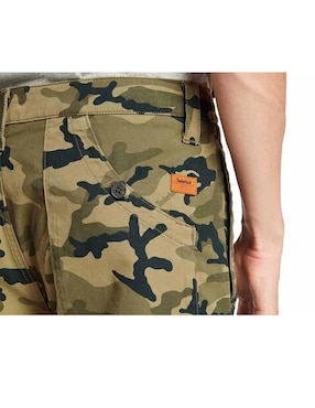 Bermuda Timberland verde con diseño camuflaje