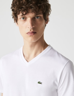 Playera Lacoste cuello V para hombre