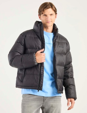 Chamarra acolchada Calvin Klein con bolsillos para hombre