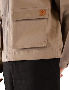 Chamarra casual Calvin Klein con bolsillos para hombre
