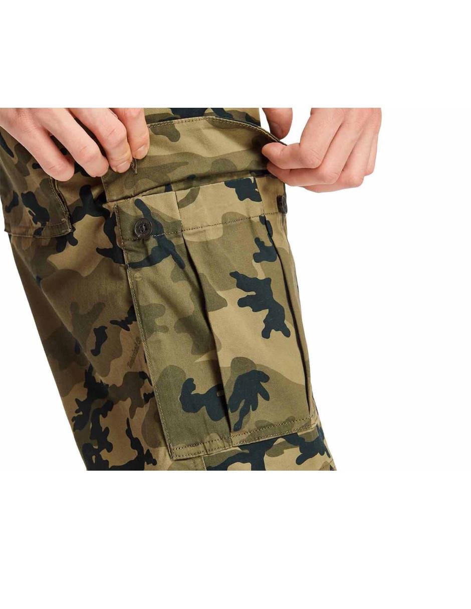 Bermuda verde con diseño camuflaje 5