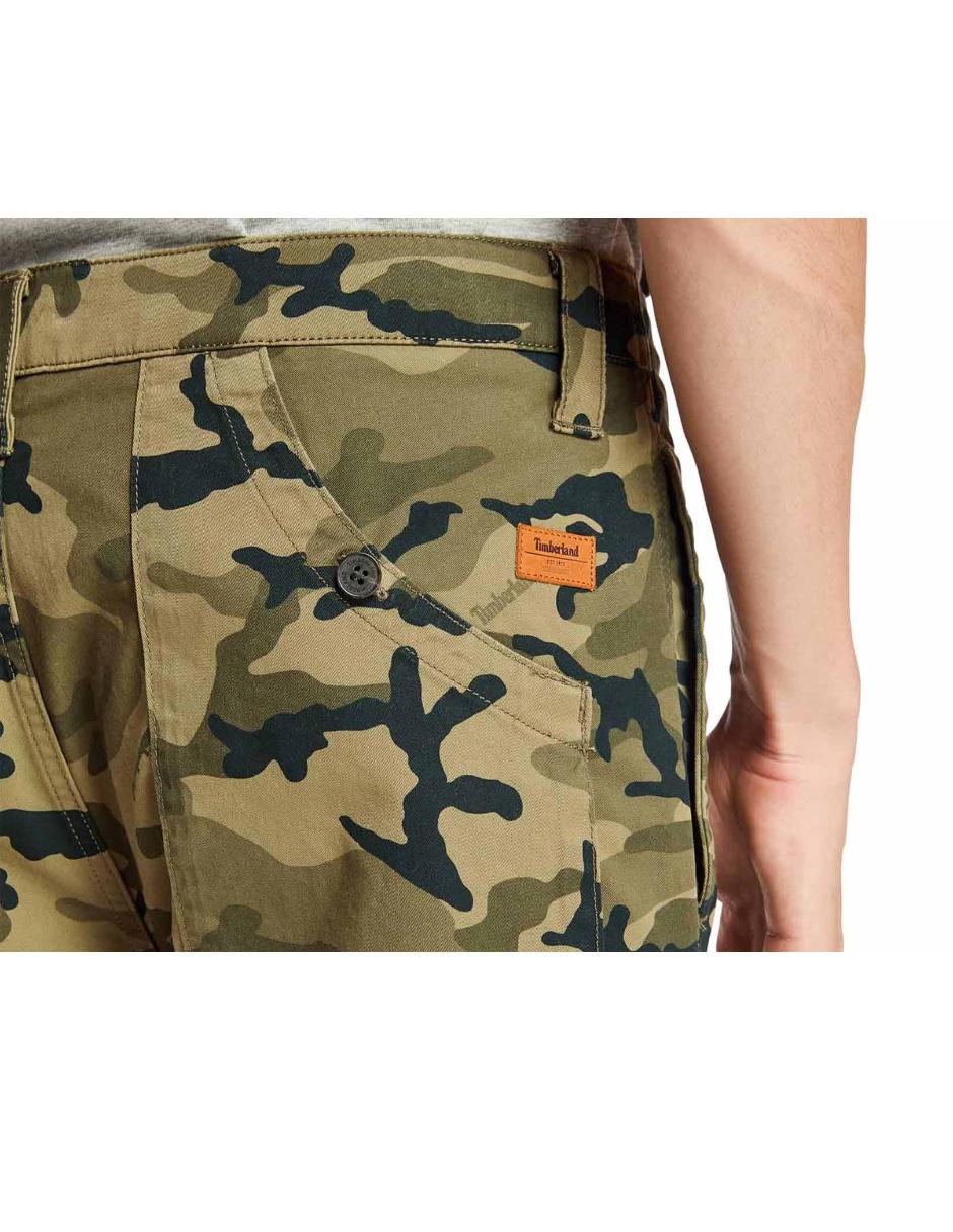 Bermuda verde con diseño camuflaje 6