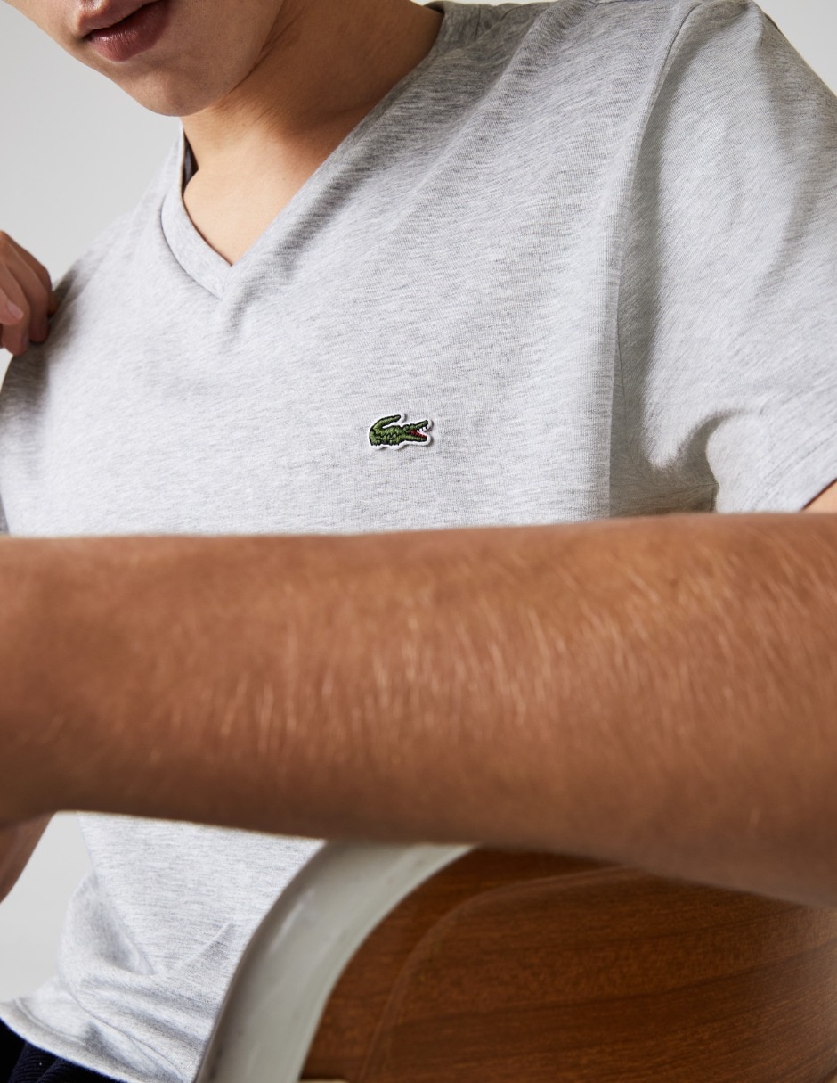 Playera cuello V para hombre 4
