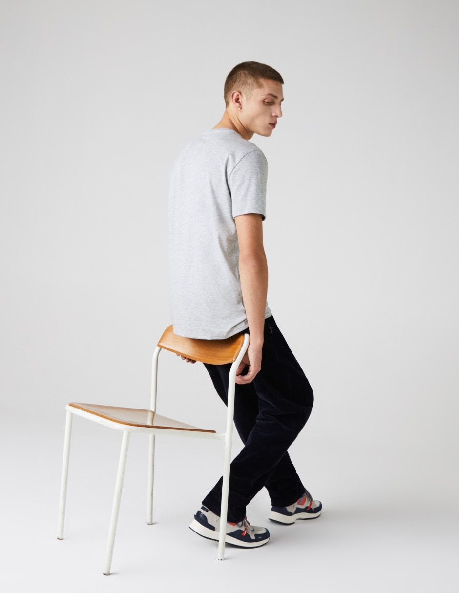 Playera cuello V para hombre 5
