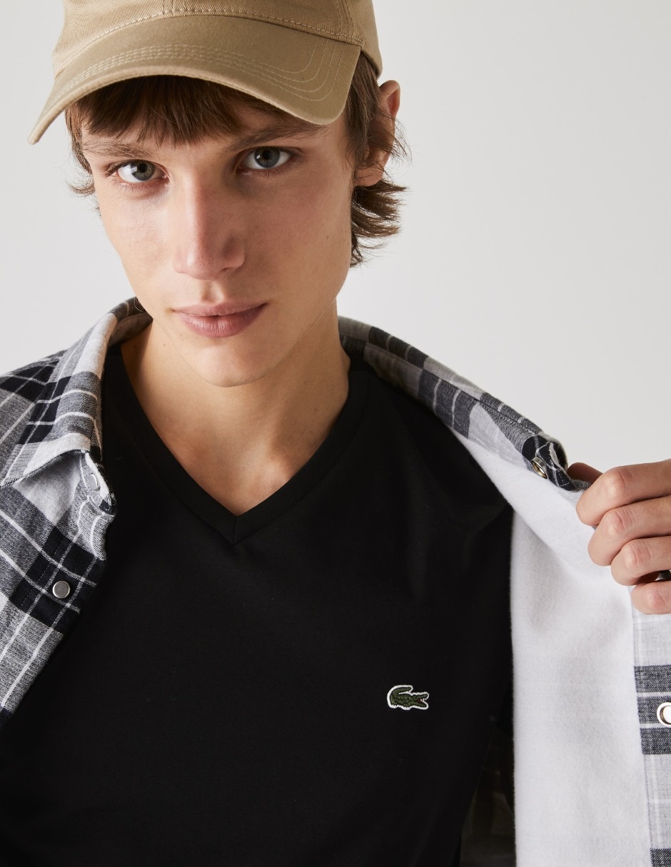 Playera cuello V para hombre 4
