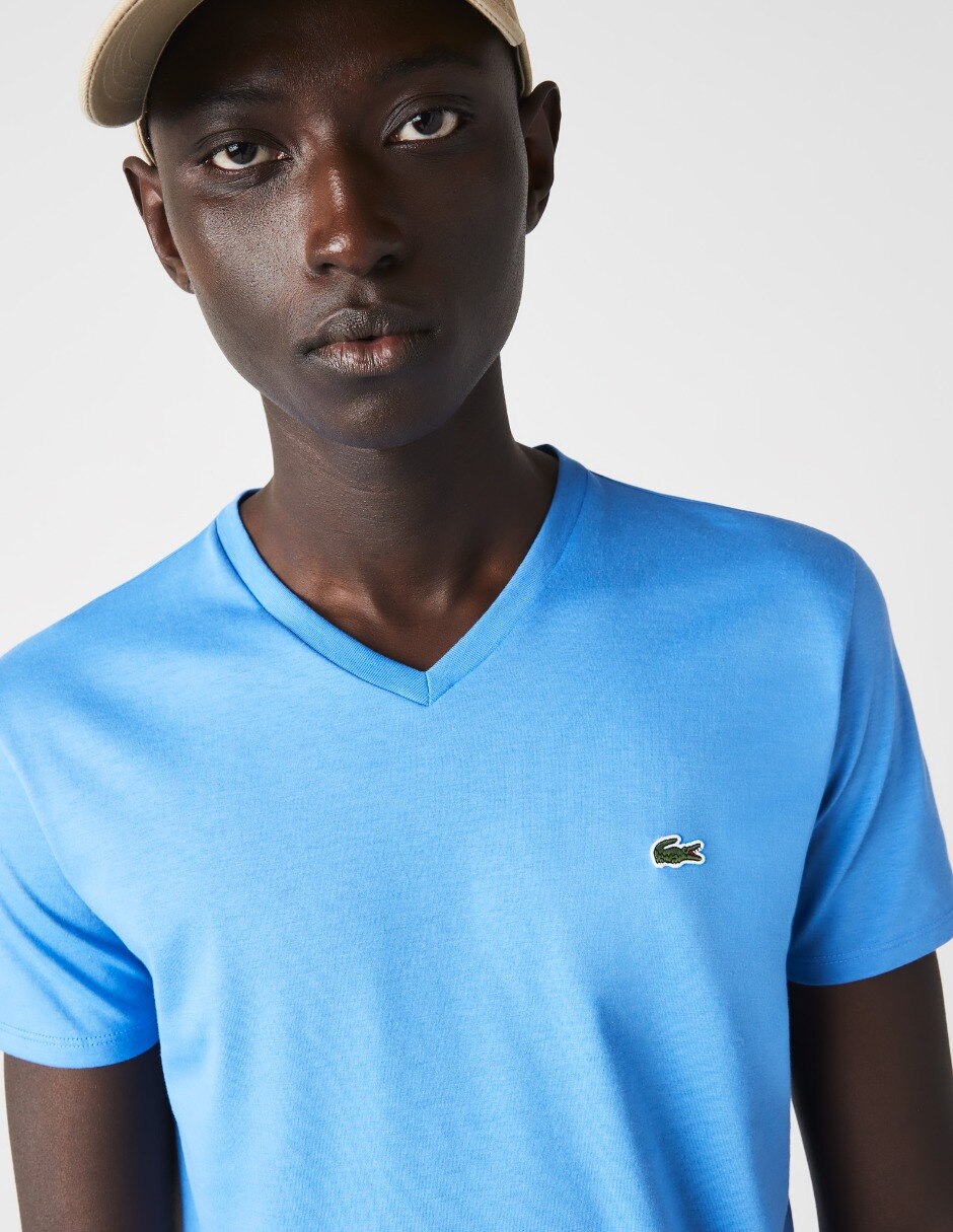 Playera Lacoste cuello V para hombre en Liverpool