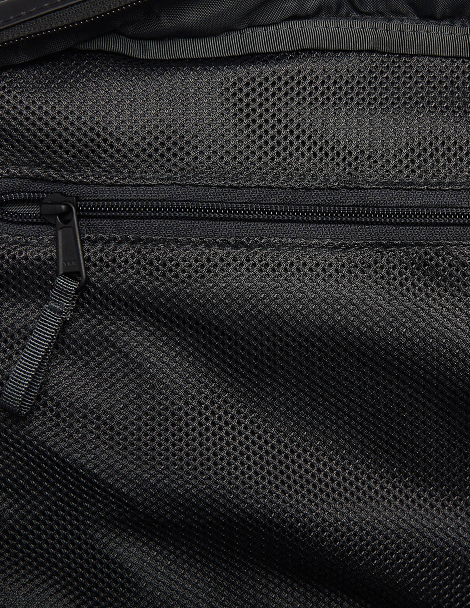 Mochila casual Base Camp Voyager Daypack para hombre 5
