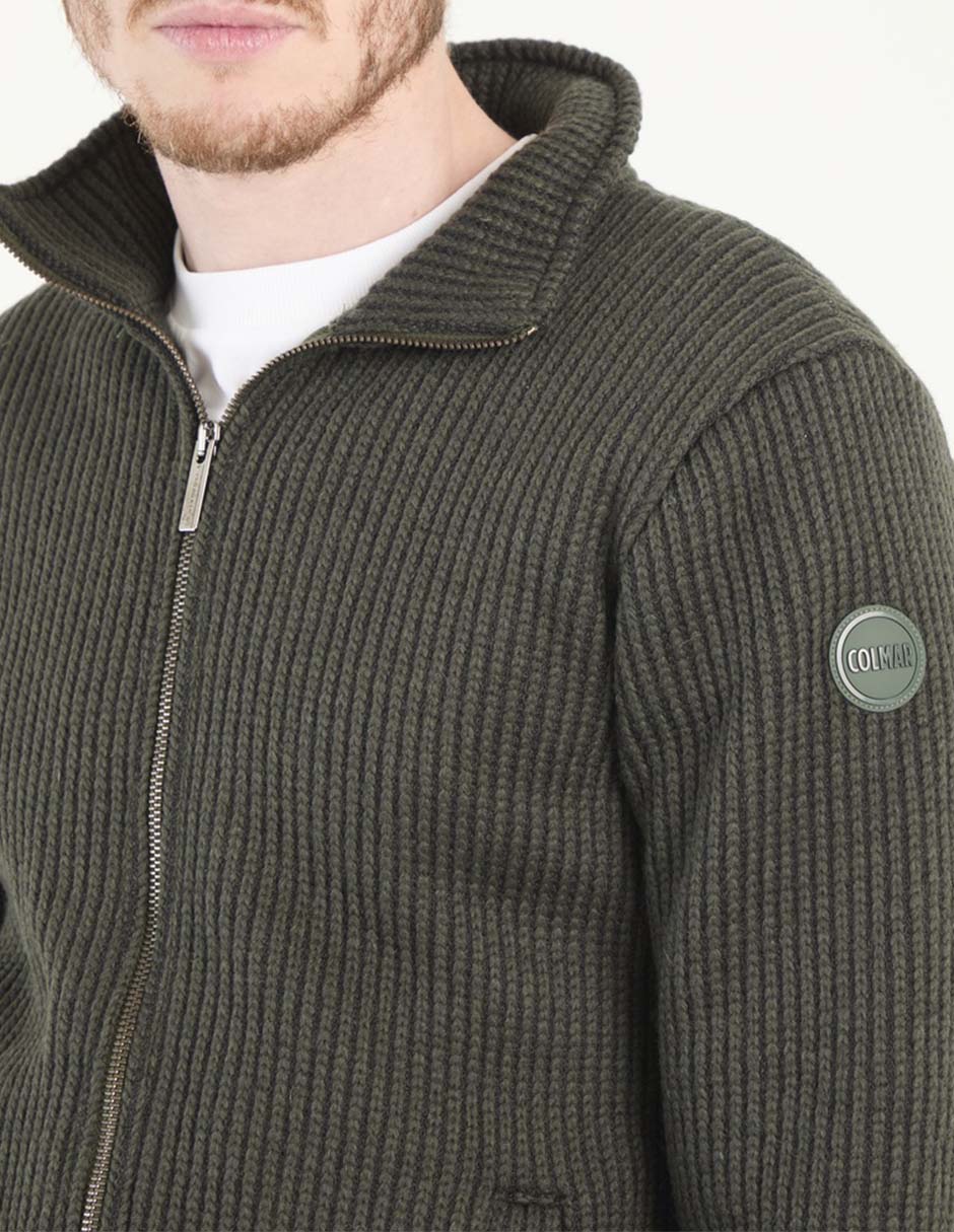 Chamarra con bolsillos para hombre 4