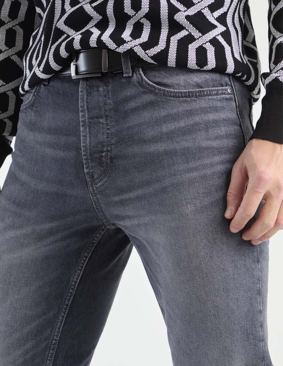 Jeans straight lavado obscuro para hombre 4