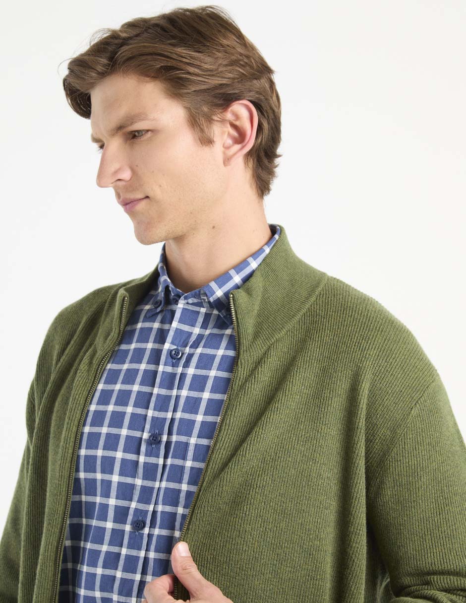 Suéter cuello alto para hombre 4