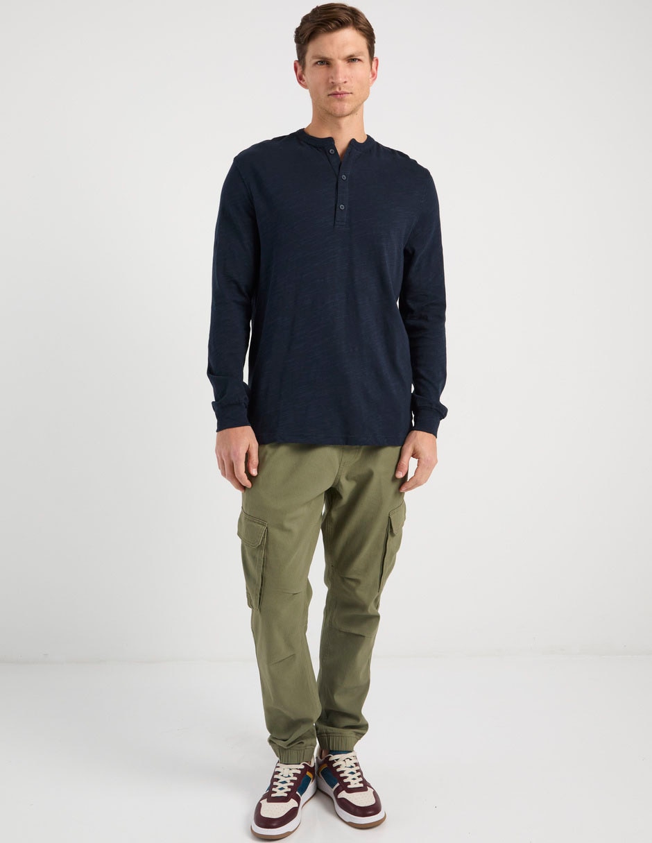 Playera cuello henley para hombre 3
