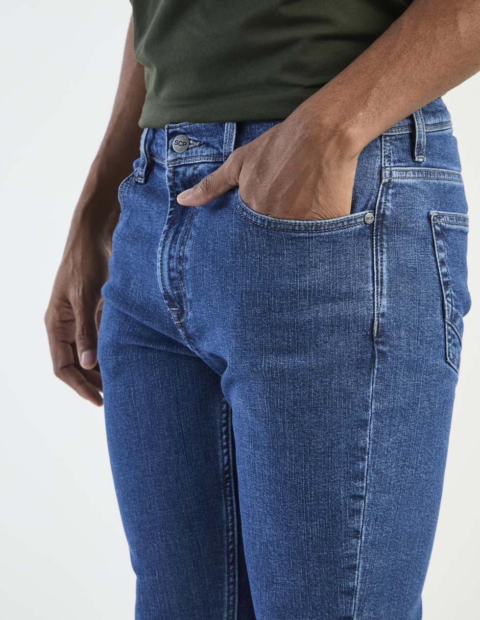 Jeans straight lavado obscuro para hombre 4