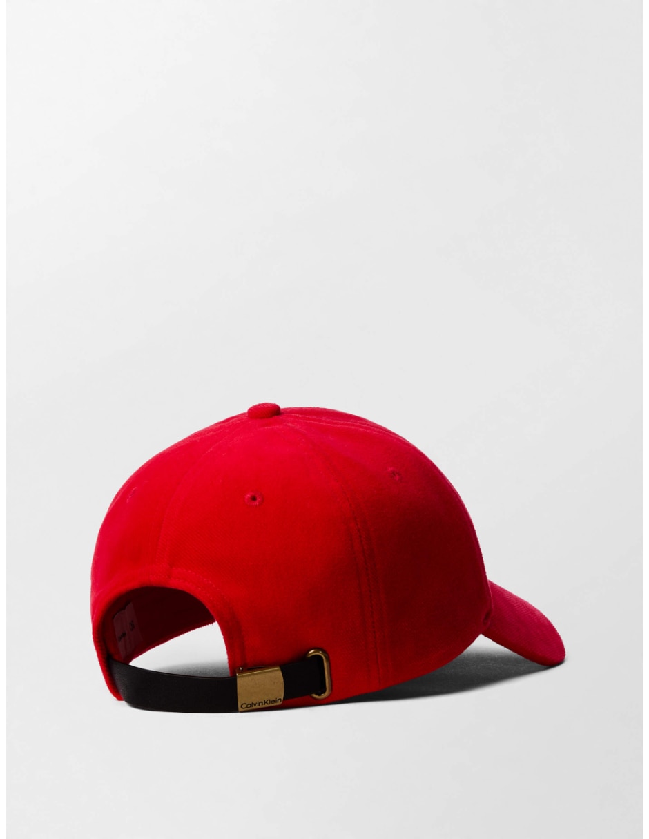 Gorra visera plana broche para hombre 2
